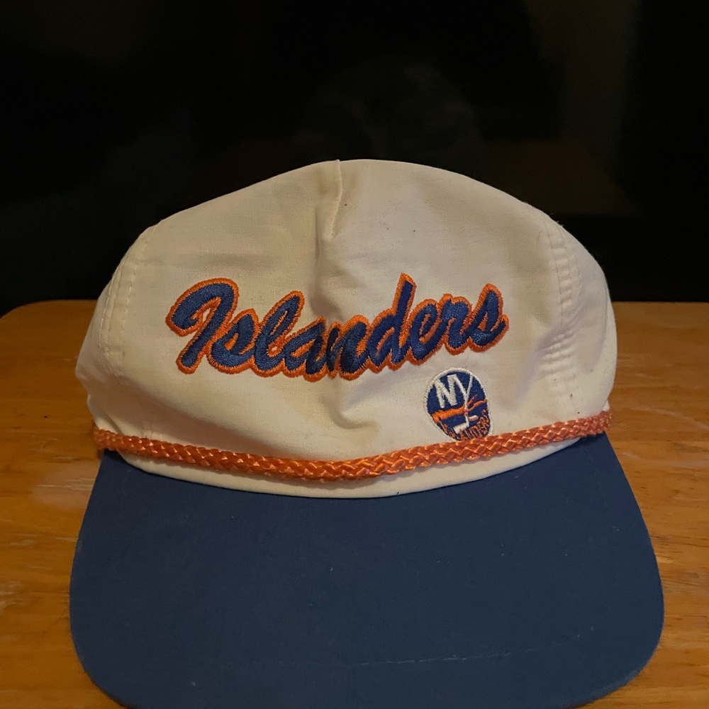NY Islanders vintage snapback hat. Rare. Preowned.